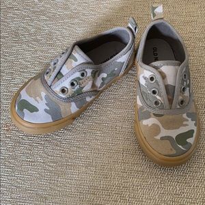 Old navy size 7 toddler slip in’s
